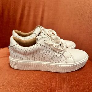 New Steve Madden Toliver Perforated Platform
Sneaker White Size 8.5